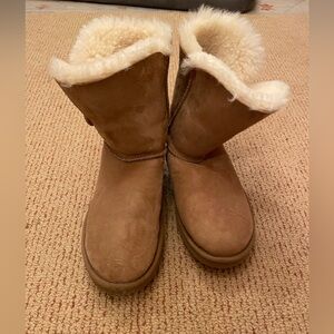 UGG Bailey Button Boots, Size 9, Fur Lined